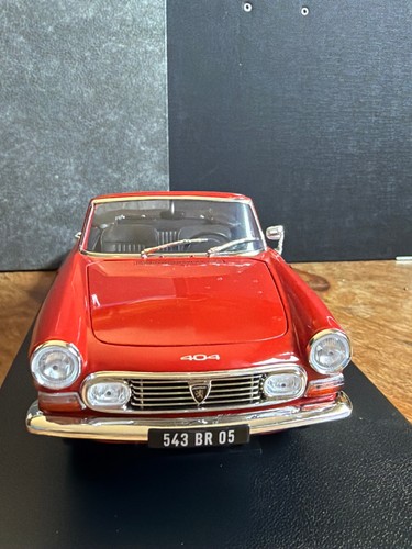 Peugeot 404 rotes cabrio - 404,